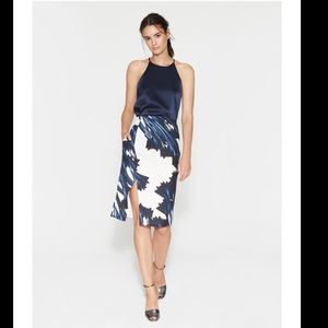 🚨HALSTON PRINTED DRAPE SKIRT🚨